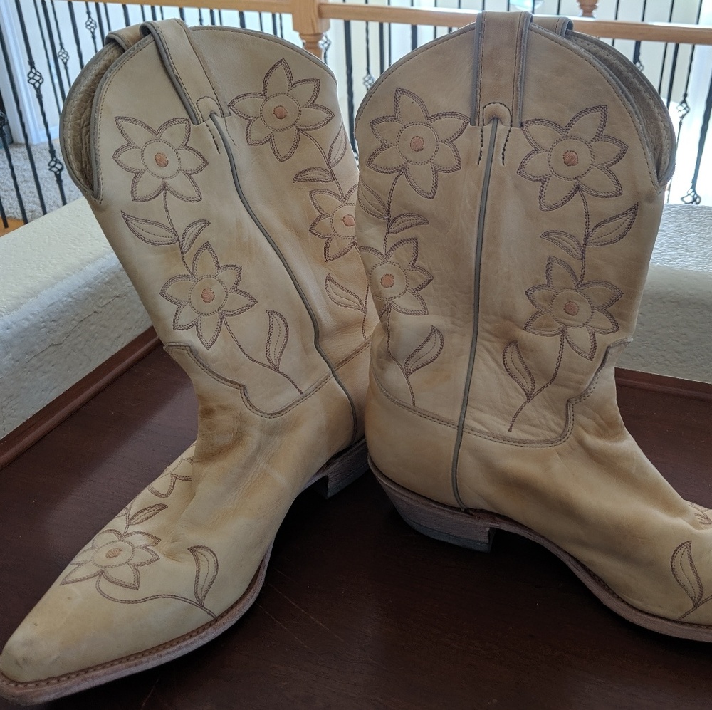 Yellow Women's Justin Boots Size 11B